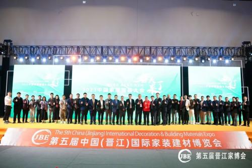 高光加冕丨卡硕荣获“瓷砖标杆品牌”奖项！